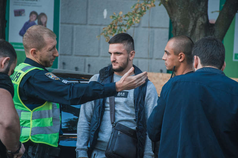 Ðа меÑте облавы работали около 10 Ñкипажей патрульной полиции, ÑледÑтвенно-Ð¾Ð¿ÐµÑ€Ð°Ñ‚Ð¸Ð²Ð½Ð°Ñ Ð³Ñ€ÑƒÐ¿Ð¿Ð° и бойцы Ñпецподразделений