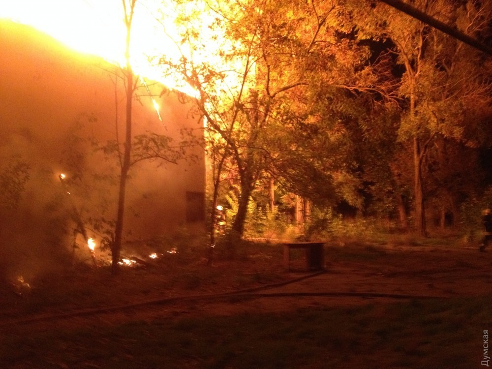 Ð’ ÐžÐ´ÐµÑÑÐµ Ð¼Ð°ÑÑˆÑ‚Ð°Ð±Ð½Ñ‹Ð¹ Ð¿Ð¾Ð¶Ð°Ñ€ Ð¾Ñ…Ð²Ð°Ñ‚Ð¸Ð» ÑÐ°Ð½Ð°Ñ‚Ð¾Ñ€Ð¸Ð¹: Ð²ÑÐµ Ð¿Ð¾Ð´Ñ€Ð¾Ð±Ð½Ð¾ÑÑ‚Ð¸