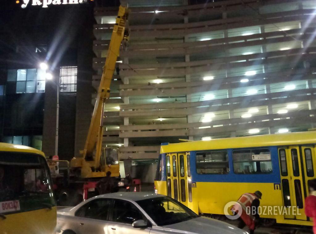 ÐÑди оказалиÑÑ Ð² заложникаÑ
: в Ðиеве пÑоизоÑел ÑÑанÑпоÑÑнÑй коллапÑ