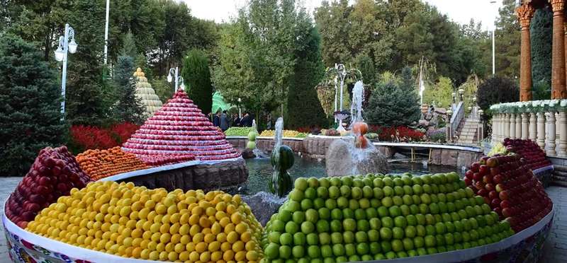 Ð’Ð·ÑÐ» Ð·Ð° Ñ€ÑƒÐºÑƒ Ð¸ Ð¿Ð¾ÐºÐ°Ð·Ð°Ð» ÑÐ²Ð¾Ð¸ Ð°Ñ€Ð±ÑƒÐ·Ñ‹: Ð¿Ñ€ÐµÐ·Ð¸Ð´ÐµÐ½Ñ‚ Ð¢Ð°Ð´Ð¶Ð¸ÐºÐ¸ÑÑ‚Ð°Ð½Ð° Ð¿Ð¾Ñ‚Ñ€Ð¾Ð³Ð°Ð» ÐŸÑƒÑ‚Ð¸Ð½Ð°. Ð’Ð¸Ð´ÐµÐ¾ Ð¸ Ñ„Ð¾Ñ‚Ð¾Ñ„Ð°ÐºÑ‚