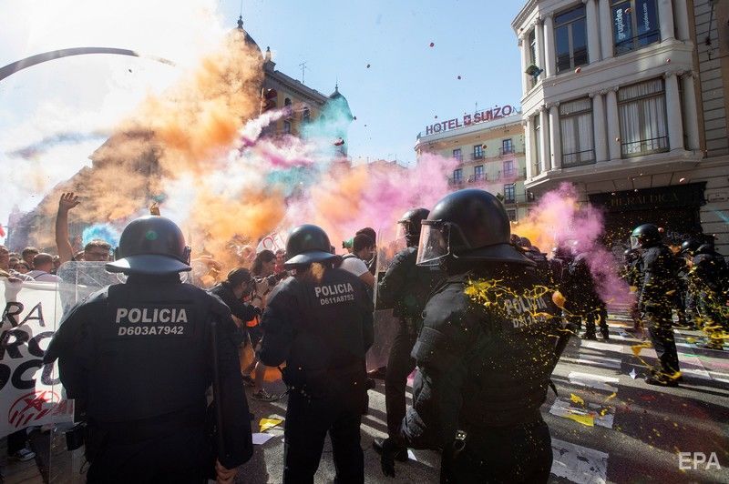 Ð’ БарÑелоне произошли ÑÑ‚Ð¾Ð»ÐºÐ½Ð¾Ð²ÐµÐ½Ð¸Ñ Ð¿Ð¾Ð»Ð¸Ñ†Ð¸Ð¸ Ñо Ñторонниками незавиÑимоÑти Каталонии. Фоторепортаж / ГОРДОÐ