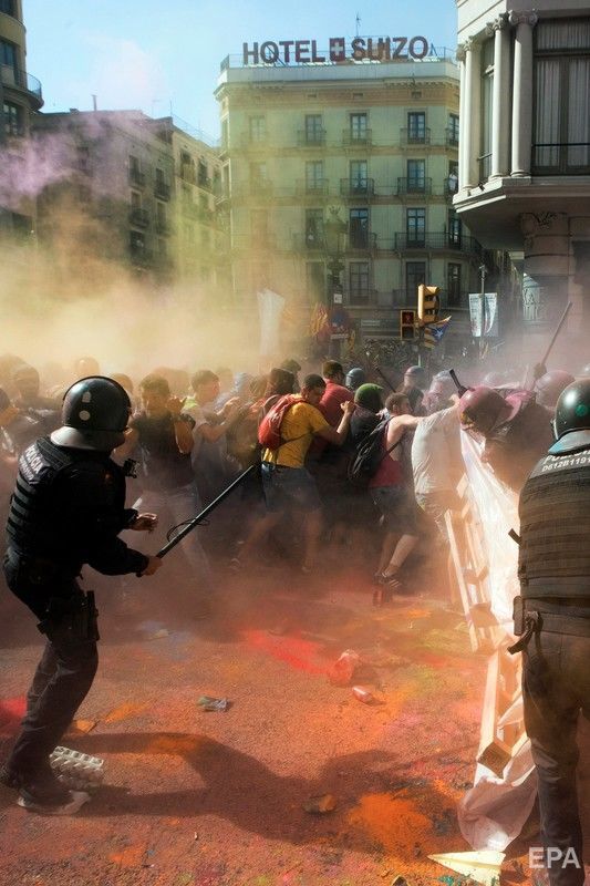 Ð’ БарÑелоне произошли ÑÑ‚Ð¾Ð»ÐºÐ½Ð¾Ð²ÐµÐ½Ð¸Ñ Ð¿Ð¾Ð»Ð¸Ñ†Ð¸Ð¸ Ñо Ñторонниками незавиÑимоÑти Каталонии. Фоторепортаж / ГОРДОÐ