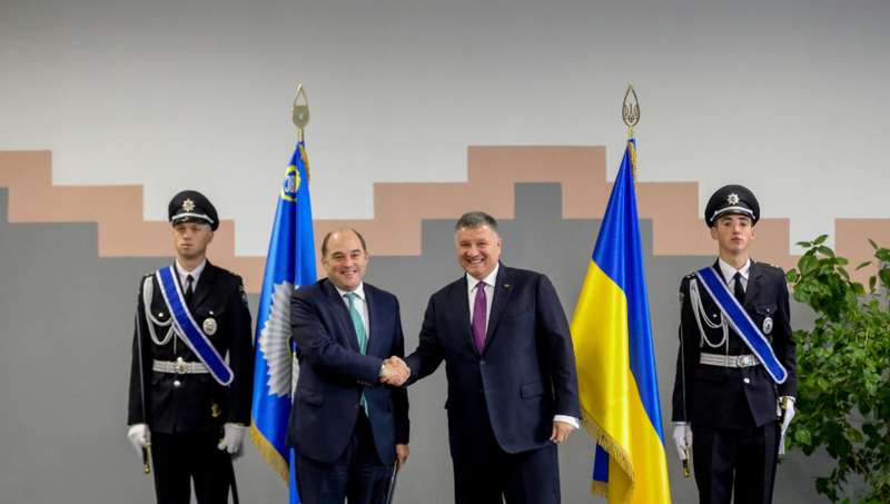 В Украине его узнали: Аваков подтвердил вывоз Януковича отравителем Скрипалей dqxikeidqxitkant