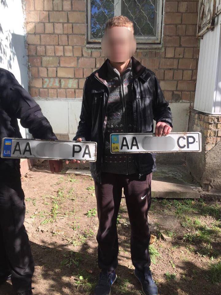 Молодчик украл больше сотни автономеров dqxikeidqxiqqeant