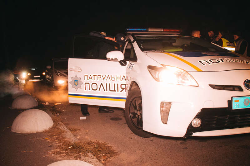 ÐÑжÑина бÑоÑалÑÑ Ð½Ð° полиÑейÑкиÑ