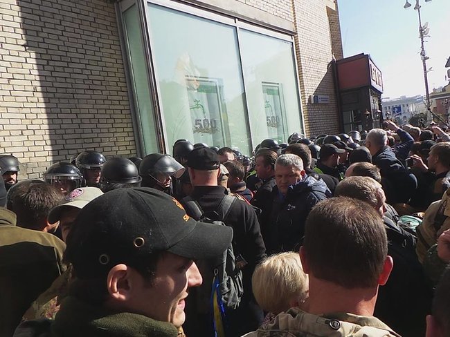 ÐŸÐ¾Ð»Ð¸Ñ†Ð¸Ñ Ð½Ðµ дала активиÑтам поÑтавить палатки на Майдане. Произошла Ñтычка 03