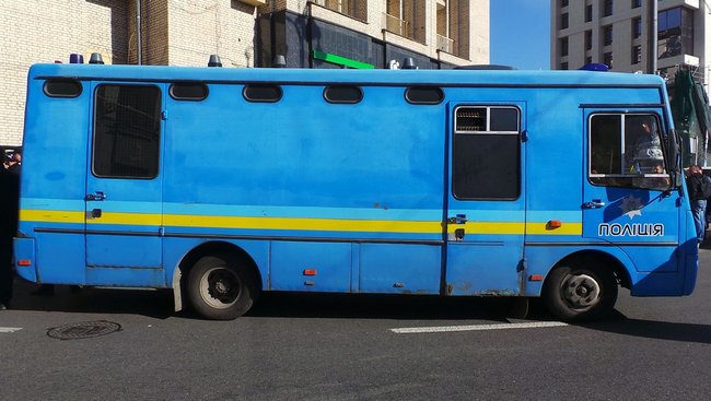 Полиция не дала активистам поставить палатки на Майдане. Произошла стычка 07 Полиция не дала активистам поставить палатки на Майдане. Произошла стычка 07