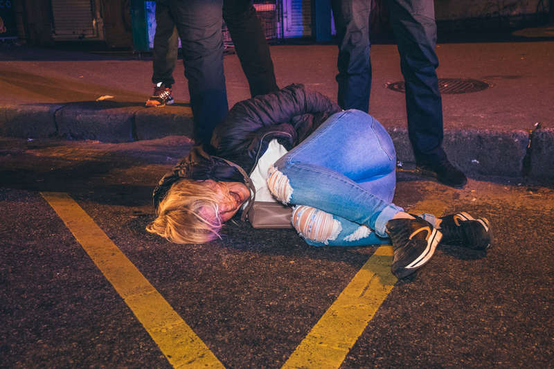 Ðдна из задеÑжаннÑÑ
- беÑÐµÐ¼ÐµÐ½Ð½Ð°Ñ Ð¶ÐµÐ½Ñина, коÑоÑÐ°Ñ Ð¿ÑÑалаÑÑ Ð½Ð°Ð¿Ð°ÑÑÑ Ð½Ð° паÑÑÑлÑнÑÑ Ð¼Ð°ÑÐ¸Ð½Ñ dqxikeidqxitkant