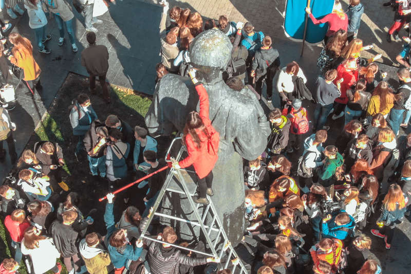 Ð’ÑÐµ, ÐºÑ‚Ð¾ Ð½Ðµ Ð±Ð¾ÑÐ»ÑÑ Ð²Ñ‹ÑÐ¾Ñ‚Ñ‹, Ñ€Ð²Ð°Ð»ÑÑ Ð¿Ð¾Ð²Ñ‹ÑˆÐµ, Ñ‡Ñ‚Ð¾Ð±Ñ‹ Ð¾Ñ‚Ð¼Ñ‹Ñ‚ÑŒ Ð³Ð¾Ð»Ð¾Ð²Ñƒ Ð¿Ð¾ÑÑ‚Ð° Ð¾Ñ‚ Ð¿Ñ‚Ð¸Ñ‡ÑŒÐµÐ³Ð¾ Ð¿Ð¾Ð¼ÐµÑ‚Ð° dqxikeidqxitkant