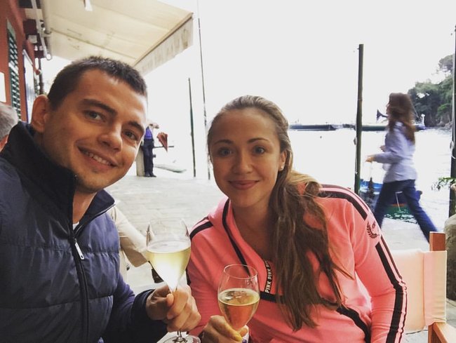 Сын арестованного вице-премьера Крыма Нахлупина со своей женой давно живет в Швейцарии: возвращаться в родную гавань с другими крымчанами не захотели, - Казанский 01 Сын арестованного вице-премьера Крыма Нахлупина со своей женой давно живет в Швейцарии: возвращаться в родную гавань с другими крымчанами не захотели, - Казанский 01 dqxikeidqxiqqeant