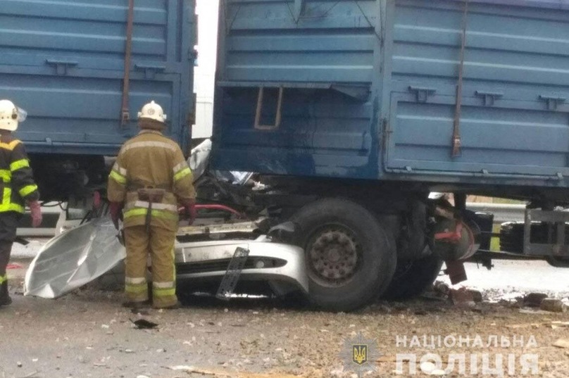 ÐаÑÐ¸Ð½Ñ ÑмÑло как бÑмагÑ. СÑаÑÑй ÐÐРпогÑбил двоиÑ
лÑдей под гÑÑзовиком