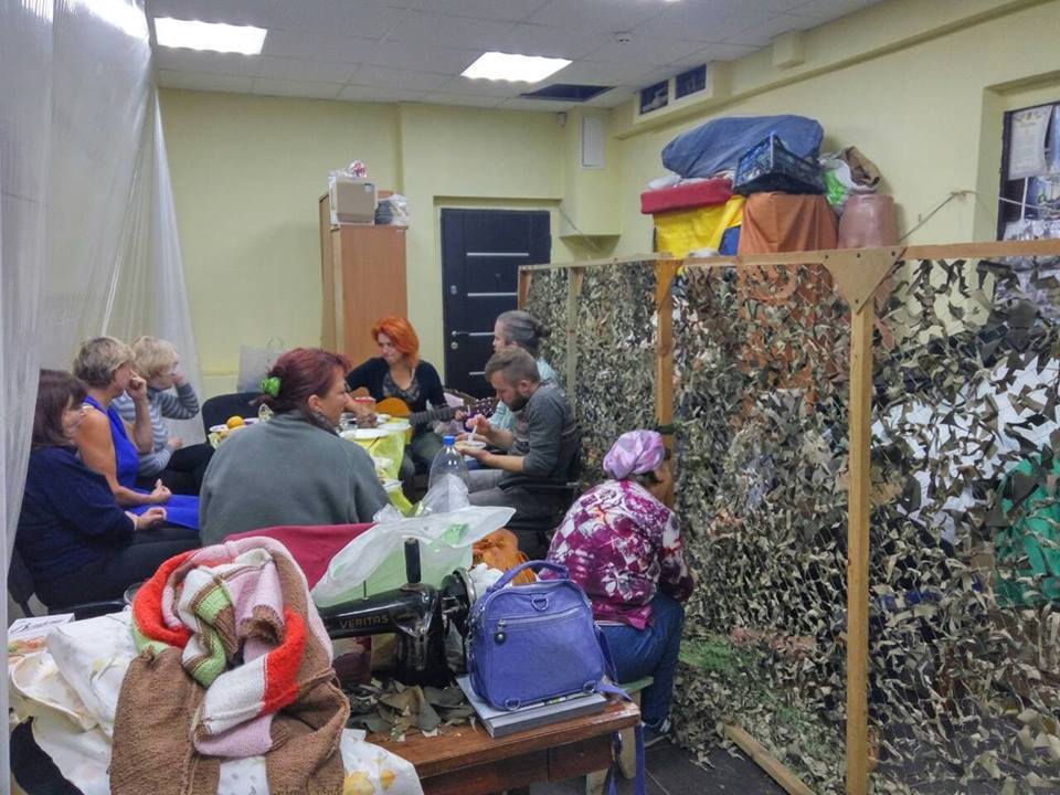 Волонтеры "Вежа над Дніпром" за работой