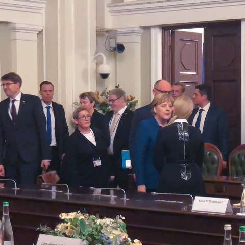 ÐÐ° Ð´Ð°Ð½Ð½Ð¾Ð¼ Ð¸Ð·Ð¾Ð±Ñ€Ð°Ð¶ÐµÐ½Ð¸Ð¸ Ð¼Ð¾Ð¶ÐµÑ‚ Ð½Ð°Ñ…Ð¾Ð´Ð¸Ñ‚ÑŒÑÑ: 7 Ñ‡ÐµÐ»Ð¾Ð²ÐµÐº, ÐºÐ¾ÑÑ‚ÑŽÐ¼ Ð¸ Ð² Ð¿Ð¾Ð¼ÐµÑ‰ÐµÐ½Ð¸Ð¸