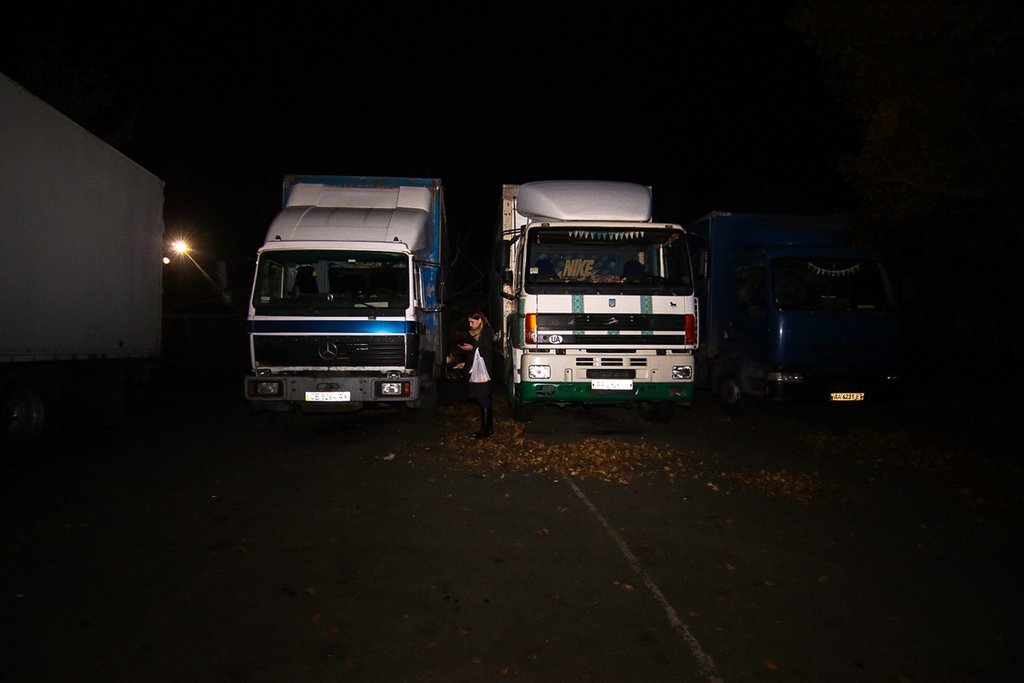 Ð›ÑŽÐ´Ð¸ Ð²Ñ‹Ð¶Ð¸Ð»Ð¸ Ñ‡ÑƒÐ´Ð¾Ð¼: Ð² ÐšÐ¸ÐµÐ²Ðµ Ð¿Ð¾ÐµÐ·Ð´ Ð²Ð½ÐµÐ·Ð°Ð¿Ð½Ð¾ Ð²Ñ‹Ð»ÐµÑ‚ÐµÐ» Ð½Ð° Ð°Ð²Ñ‚Ð¾Ð¼Ð¾Ð±Ð¸Ð»ÑŒÐ½ÑƒÑŽ ÑÑ‚Ð¾ÑÐ½ÐºÑƒ dqxikeidqxiqqeant