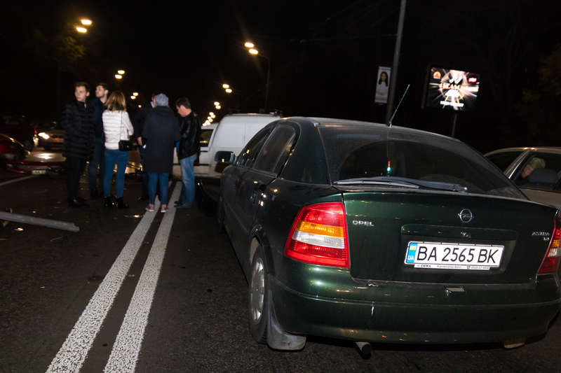 Ð—Ð° Ñ€ÑƒÐ»ÐµÐ¼Â Opel Ð½Ð°Ñ…Ð¾Ð´Ð¸Ð»Ð°ÑÑŒ Ð´ÐµÐ²ÑƒÑˆÐºÐ°, Ð² Ð¾ÑÑ‚Ð°Ð»ÑŒÐ½Ñ‹Ñ… Ð°Ð²Ñ‚Ð¾Ð¼Ð¾Ð±Ð¸Ð»ÑÑ… Ð²Ð¾Ð´Ð¸Ñ‚ÐµÐ»ÑÐ¼Ð¸ Ð±Ñ‹Ð»Ð¸ Ð¼ÑƒÐ¶Ñ‡Ð¸Ð½Ñ‹
