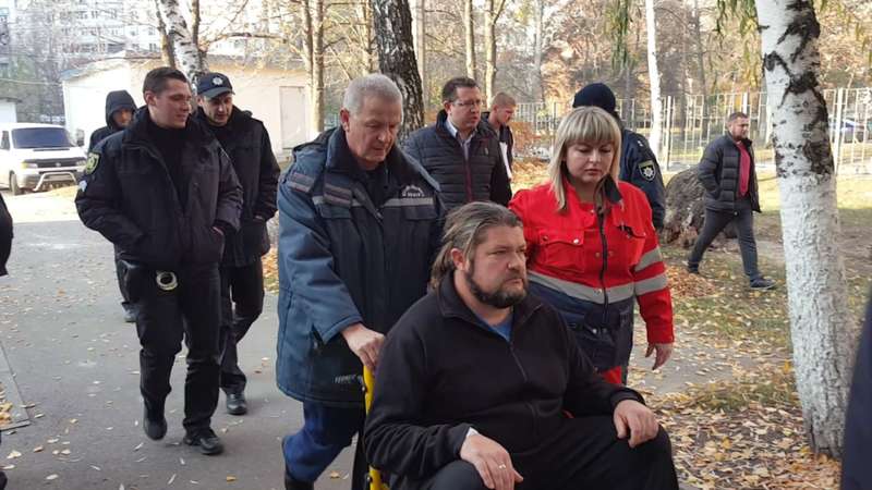 Смертельное ДТП с пешеходами под Харьковом: водитель явился в суд на инвалидной коляске dqxikeidqxitkant