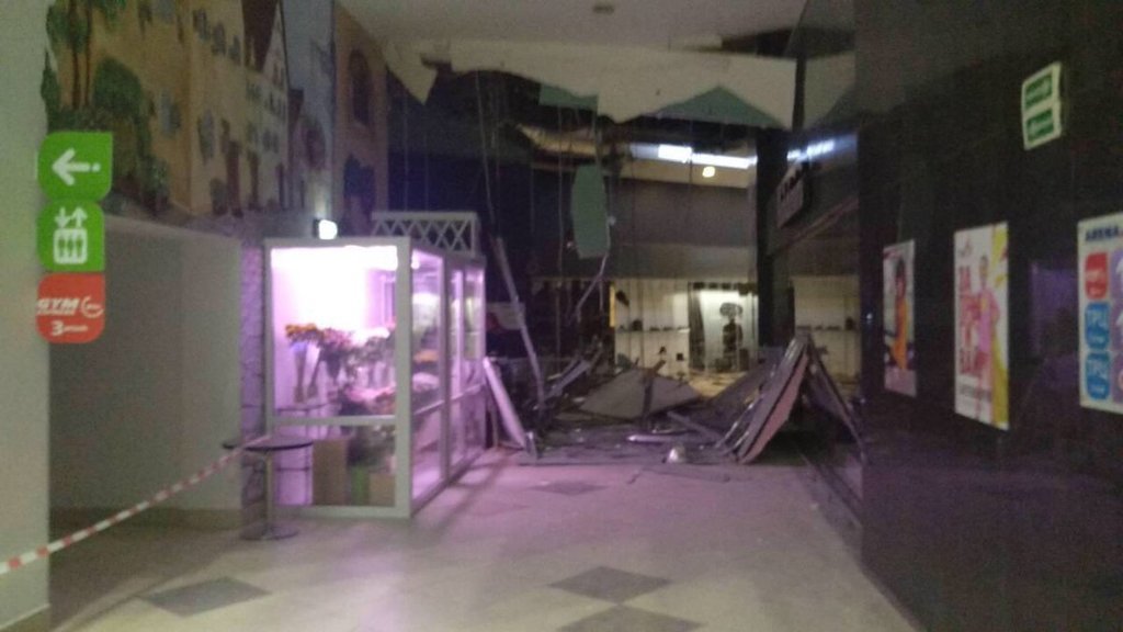 Ð ÐинÑке ÑÑÑ
нÑл поÑолок в ТЦ: пеÑвÑе ÑоÑо и видео Ñ Ð¼ÐµÑÑа ЧРdqxikeidqxiqqeant