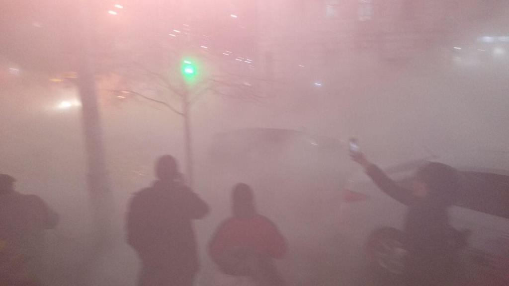 Машина Ñ Ð»ÑŽÐ´ÑŒÐ¼Ð¸ провалилаÑÑŒ в разлом: в Киеве произошло крупное ЧП dqxikeidqxiqqeant