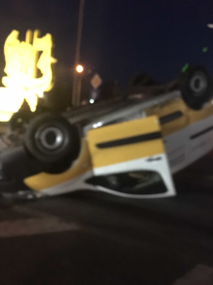 Машина Ñ Ð»ÑŽÐ´ÑŒÐ¼Ð¸ провалилаÑÑŒ в разлом: в Киеве произошло крупное ЧП