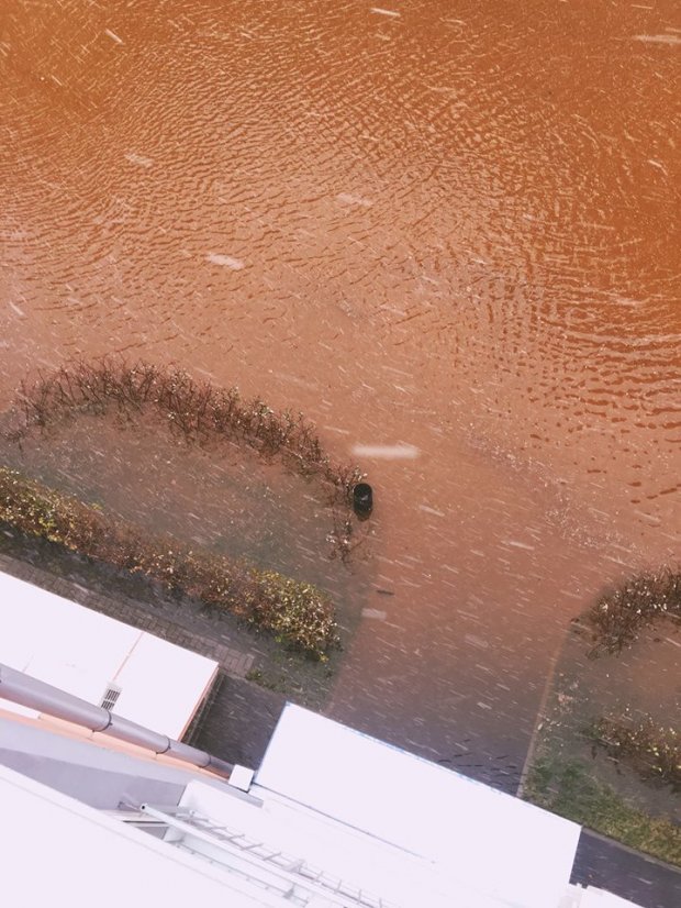 Київ прорвало трубу ЖК Комфорт Таун dqxikeidqxitkant