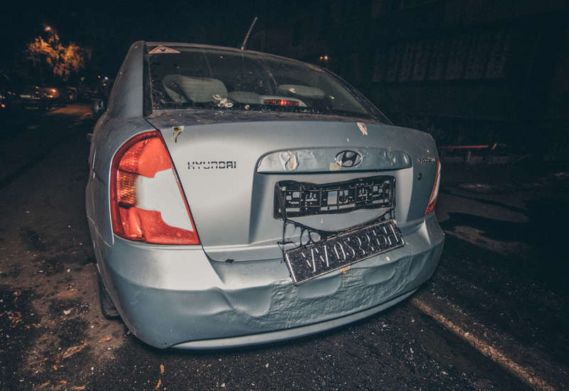 ÐÑ Ð²ÑÑокой ÑемпеÑаÑÑÑÑ Ñ ÑÑдом ÑÑоÑÑего Hyundai Accent ÑаÑплавилиÑÑ Ð·Ð°Ð´Ð½Ð¸Ð¹ Ð±Ð°Ð¼Ð¿ÐµÑ Ð¸ ÑаÑÑ, оÑпал Ð½Ð¾Ð¼ÐµÑ Ð¸ повÑедилаÑÑ Ð»Ð°ÐºÐ¾ÐºÑаÑоÑÐ½Ð°Ñ Ð¿Ð¾Ð²ÐµÑÑ
ноÑÑÑ