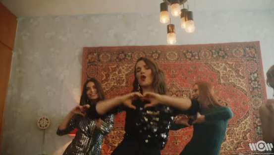 ’’Я лÑÐ±Ð»Ñ ÑебÑ, РоÑÑиÑ!’’ ÐÑлÑÑÐ¾Ð²Ð°Ñ Ð¿ÐµÐ²Ð¸Ñа заплÑÑала в кокоÑнике под ковÑом dqxikeidqxiqqeant