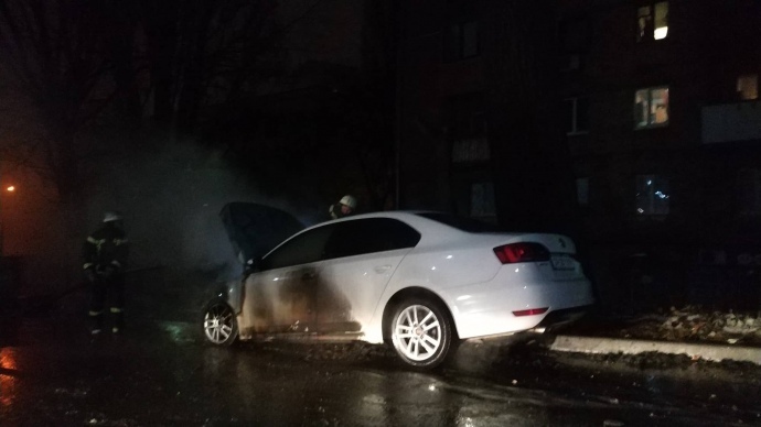 ÐžÑ‚Ð²ÐµÑ‚ Ð·Ð° ÐÐ·Ð¾Ð²? ÐŸÐ¾Ð´ Ð¿Ð¾ÑÐ¾Ð»ÑŒÑÑ‚Ð²Ð¾Ð¼ Ð Ð¾ÑÑÐ¸Ð¸ Ð² ÐšÐ¸ÐµÐ²Ðµ Ð¿Ð¾Ð´Ð¾Ð¶Ð³Ð»Ð¸ Ð°Ð²Ñ‚Ð¾ Ð´Ð¸Ð¿Ð»Ð¾Ð¼Ð°Ñ‚Ð°