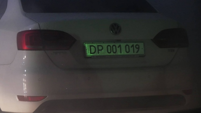 ÐžÑ‚Ð²ÐµÑ‚ Ð·Ð° ÐÐ·Ð¾Ð²? ÐŸÐ¾Ð´ Ð¿Ð¾ÑÐ¾Ð»ÑŒÑÑ‚Ð²Ð¾Ð¼ Ð Ð¾ÑÑÐ¸Ð¸ Ð² ÐšÐ¸ÐµÐ²Ðµ Ð¿Ð¾Ð´Ð¾Ð¶Ð³Ð»Ð¸ Ð°Ð²Ñ‚Ð¾ Ð´Ð¸Ð¿Ð»Ð¾Ð¼Ð°Ñ‚Ð°