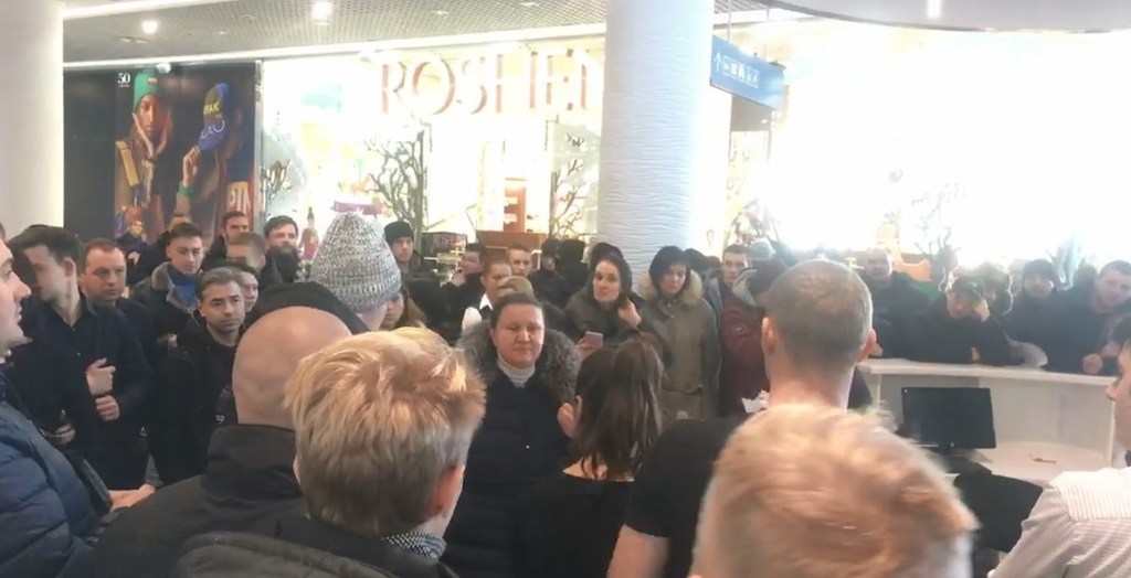 ’’ÐзÑли его под конÑÑолÑ!’’ Ð Ðиеве в ТРЦ дÑÑга ÐÑÑина пÑоизоÑли ÑÑÑÑки