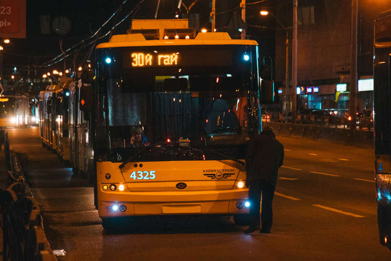 Вторая авария парализовала движение троллейбусов Вторая авария парализовала движение троллейбусов