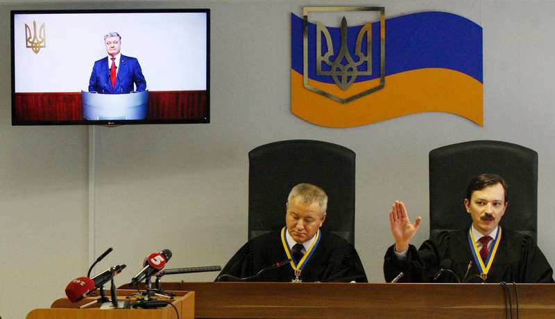 Засідання Оболонського райсуду Києва у справі про державну зраду екс-президента Віктора Януковича, на якому допитували як свідка президента України Петра Порошенка через систему відеоконференцзв’язку, 21 лютого 2018 року