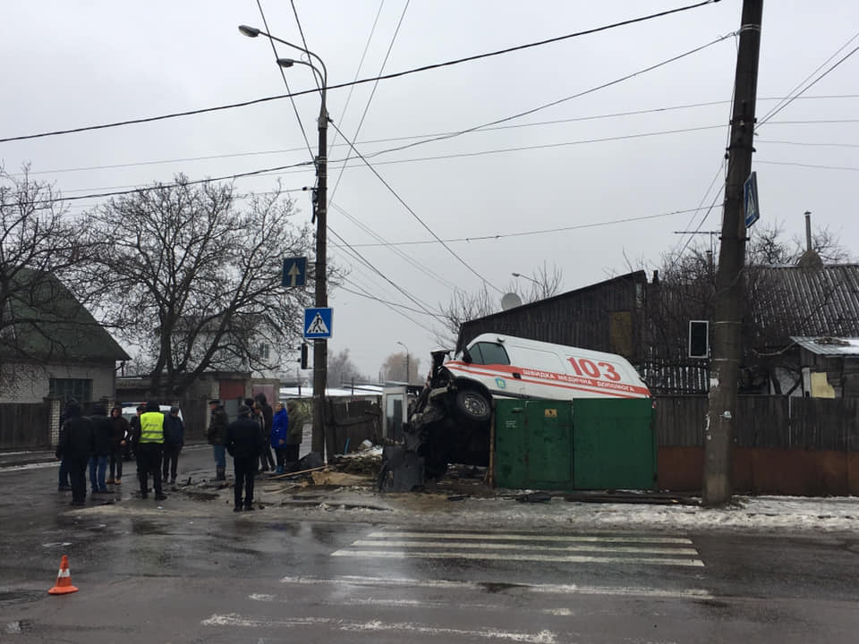 ДТП в Житомирі Швидка влетіла у двір