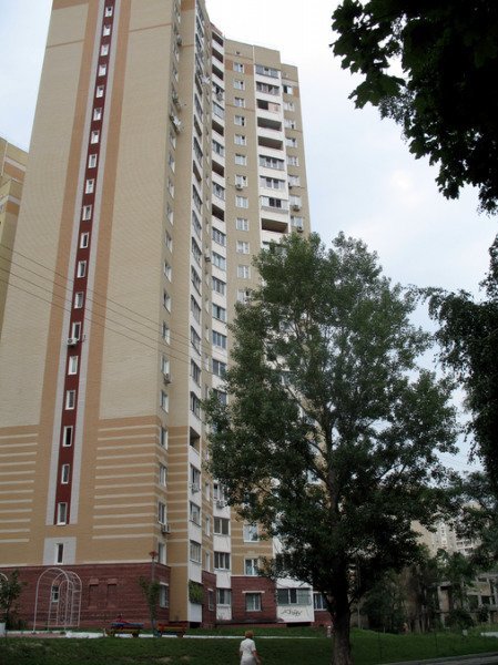 Трагедия в Киеве: подросток выпал с 8-го этажа высотки