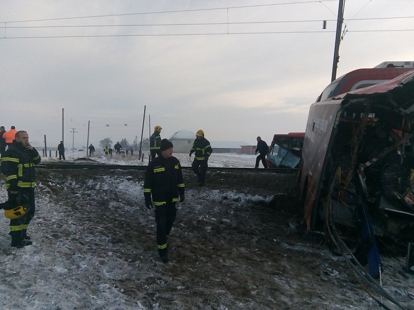 Ð’ Ð¡ÐµÑ€Ð±Ð¸Ð¸ Ð¿Ð¾ÐµÐ·Ð´ Ð¿Ñ€Ð¾Ñ‚Ð°Ñ€Ð°Ð½Ð¸Ð» ÑˆÐºÐ¾Ð»ÑŒÐ½Ñ‹Ð¹ Ð°Ð²Ñ‚Ð¾Ð±ÑƒÑ: Ð¿Ð¾Ð³Ð¸Ð±Ð»Ð¸ 5 Ñ‡ÐµÐ»Ð¾Ð²ÐµÐº, Ñ€Ð°Ð½ÐµÐ½Ñ‹ 30