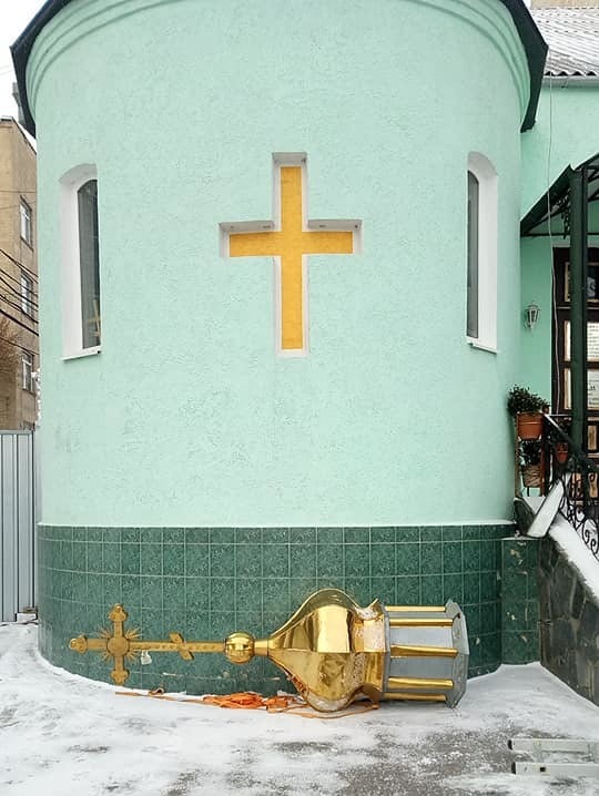 Ð’ Виннице ÑвÑщенника УПЦ МП выгнали из храма: он Ñтащил купол dqxikeidqxiqqeant