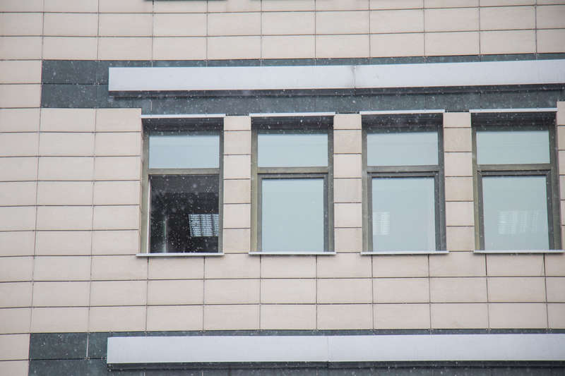 ÐÑедваÑиÑелÑно, малÑÑик вÑпÑÑгнÑл из окна на 5 ÑÑаже