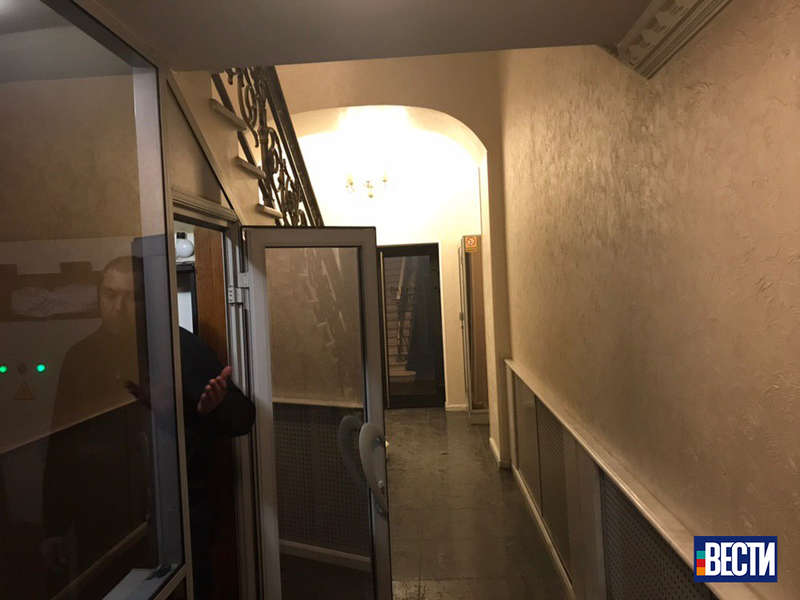 Владимир Зеленский с полицией штурмуют офис в центре Киева Владимир Зеленский с полицией штурмуют офис в центре Киева - фото 3