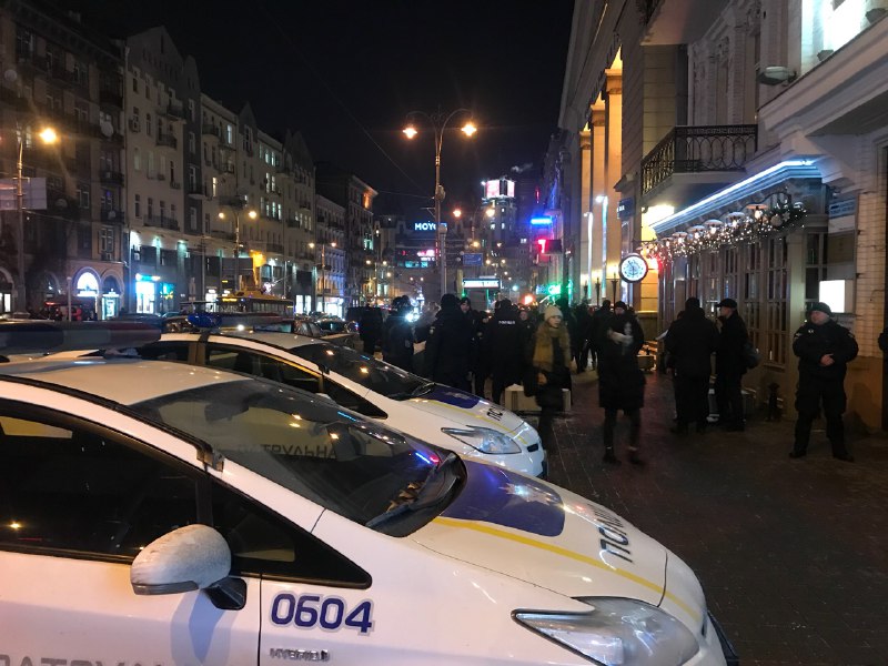 Владимир Зеленский с полицией штурмуют офис в центре Киева Владимир Зеленский с полицией штурмуют офис в центре Киева - фото 4