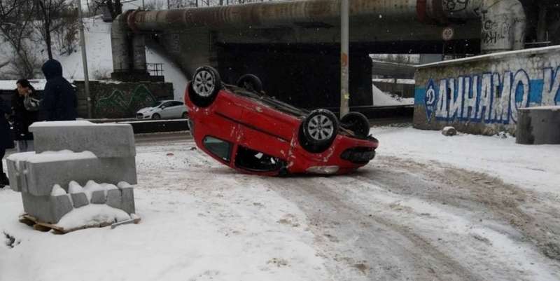 Ð ÑезÑлÑÑаÑе авÑо пеÑевеÑнÑлоÑÑ. ФоÑо - оÑевидÑÑ