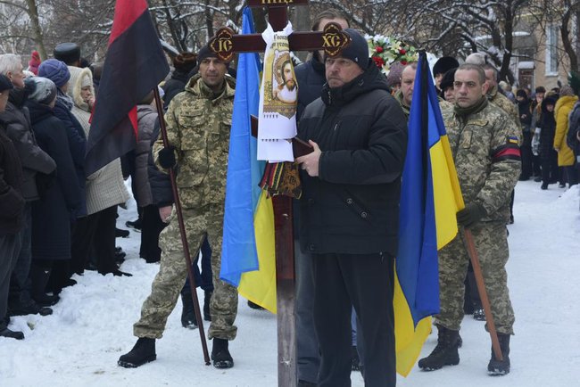 С погибшим в зоне ООС воином 72-й ОМБр Владимиром Крупским простились на Полтавщине 03 С погибшим в зоне ООС воином 72-й ОМБр Владимиром Крупским простились на Полтавщине 03