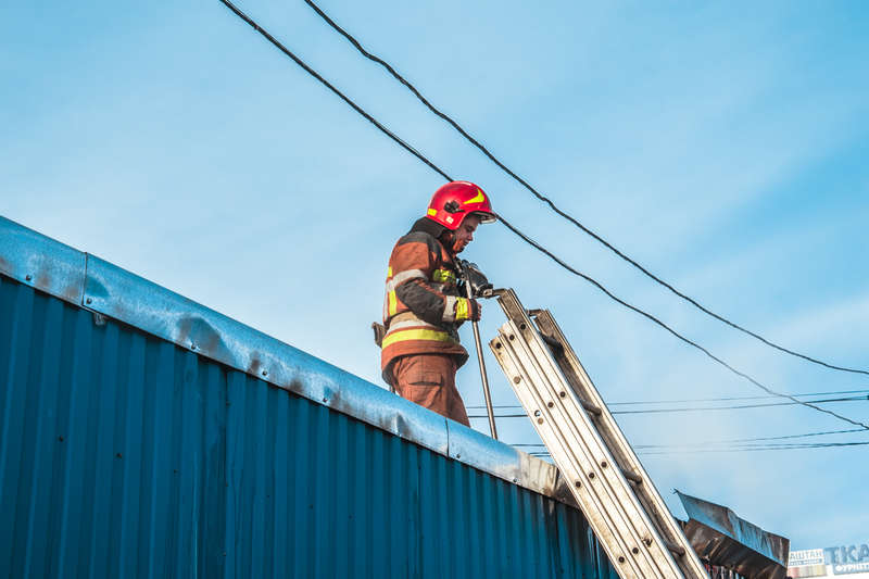 ÐÑибÑвÑим на меÑÑо пожаÑнÑм ÑдалоÑÑ Ð½Ðµ допÑÑÑиÑÑ ÑаÑпÑоÑÑÑÐ°Ð½ÐµÐ½Ð¸Ñ Ð¾Ð³Ð½Ñ