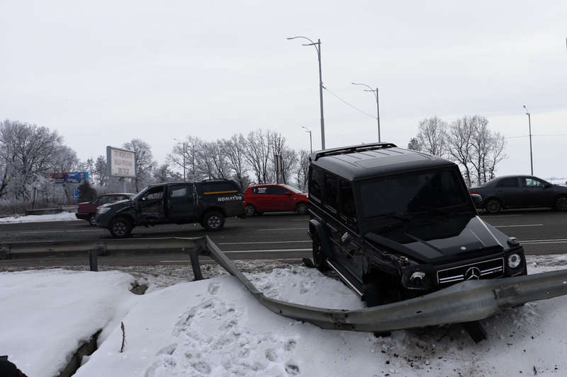   Toyota Hilux  Mercedes-Benz G- - Gelandewagen