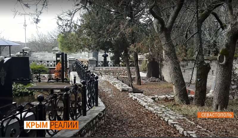 ÐšÐ°Ðº Ð¾Ñ…Ñ€Ð°Ð½ÑÑŽÑ‚ Ð¯Ð½ÑƒÐºÐ¾Ð²Ð¸Ñ‡Ð°-Ð¼Ð»Ð°Ð´ÑˆÐµÐ³Ð¾ Ð² ÐšÑ€Ñ‹Ð¼Ñƒ: Ð²Ð¸Ð´ÐµÐ¾ VIP-Ð¼Ð¾Ð³Ð¸Ð»Ñ‹ dqxikeidqxitkant