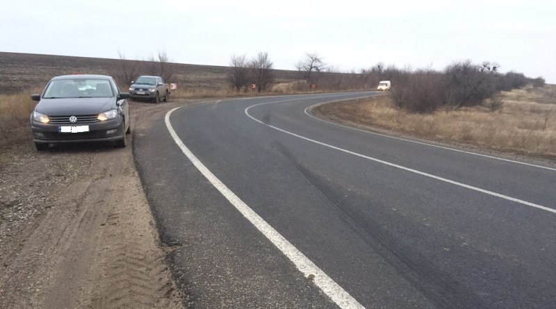На трассе Одесса-Рени перевернулась фура с семечкой На трассе Одесса-Рени перевернулась фура с семечкой