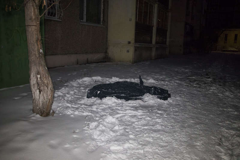 ÐžÑ‚ Ð¿Ð¾Ð»ÑƒÑ‡ÐµÐ½Ð½Ñ‹Ñ… Ñ‚Ñ€Ð°Ð²Ð¼ Ð¾Ð½ ÑÐºÐ¾Ð½Ñ‡Ð°Ð»ÑÑ Ð½Ð° Ð¼ÐµÑÑ‚Ðµ dqxikeidqxitkant