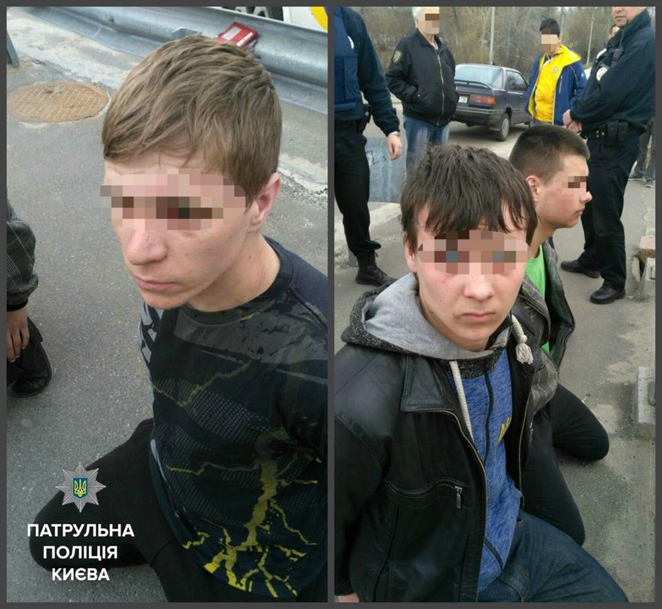Ð¢Ñ€Ð¾Ðµ Ð¿Ð°Ñ€Ð½ÐµÐ¹ Ð½Ð°Ð¿Ð°Ð»Ð¸ Ð½Ð° Ð¿Ð°Ñ€Ñƒ Ð³Ð¾Ð¼Ð¾ÑÐµÐºÑÑƒÐ°Ð»Ð¾Ð² Ð²Ð¾Ð·Ð»Ðµ ÐºÐ¾Ð½Ð½Ð¾Ð³Ð¾ Ñ‚ÐµÐ°Ñ‚Ñ€Ð° "Ð¡ÐºÐ¸Ñ„" dqxikeidqxiqxxant