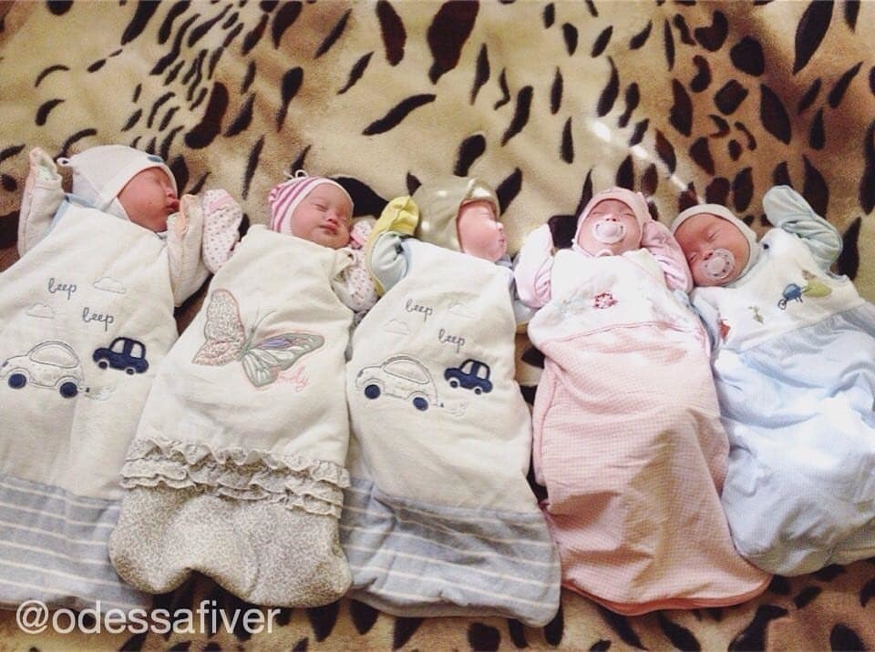Новорожденные пятерняшки dqxikeidqxiqqeant