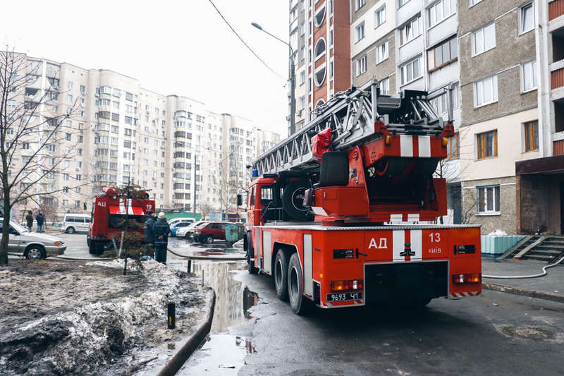 В Киеве на Троещине случился пожар В Киеве на Троещине случился пожар dqxikeidqxiqqeant
