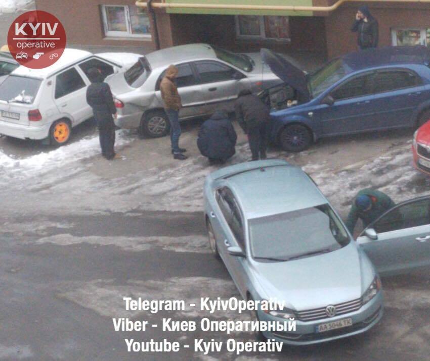 Девушка неудачно припарковалась в Киеве