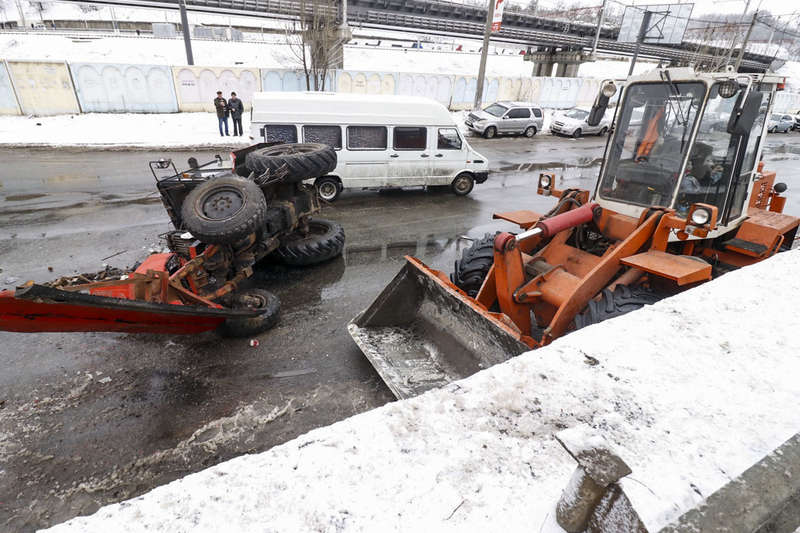 Ðа ÑÑолиÑном ÑоÑÑе пÑоизоÑло ÐТРÑ ÑÑаÑÑием гÑÑзовика «ÐÐл и ÑÑакÑоÑа «ÐиевавÑодоÑа». ФоÑо: Ð?нÑоÑмаÑоÑ